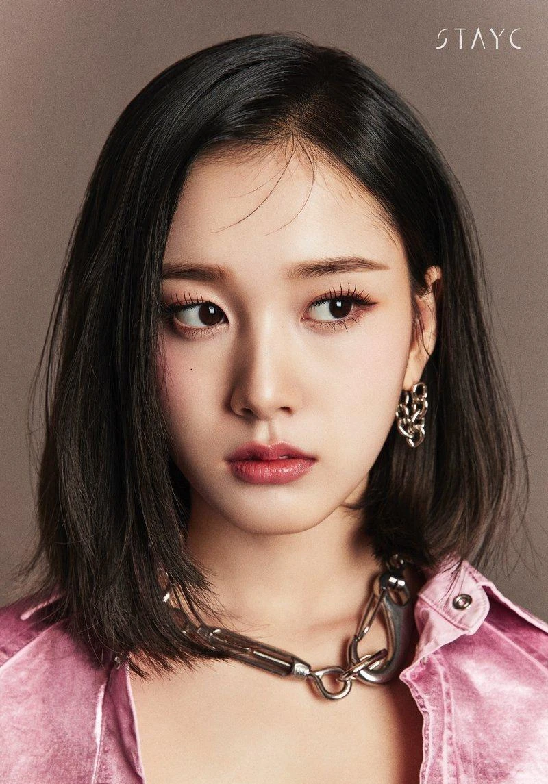 J (STAYC): Nữ idol từng bị nhốt trong siêu thị, vừa debut đã bị sân si nhan sắc - Hình 3