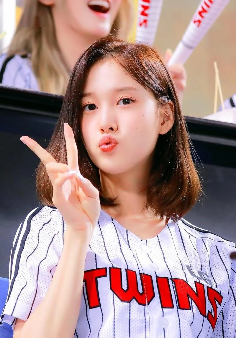 J (STAYC): Nữ idol từng bị nhốt trong siêu thị, vừa debut đã bị sân si nhan sắc - Hình 5
