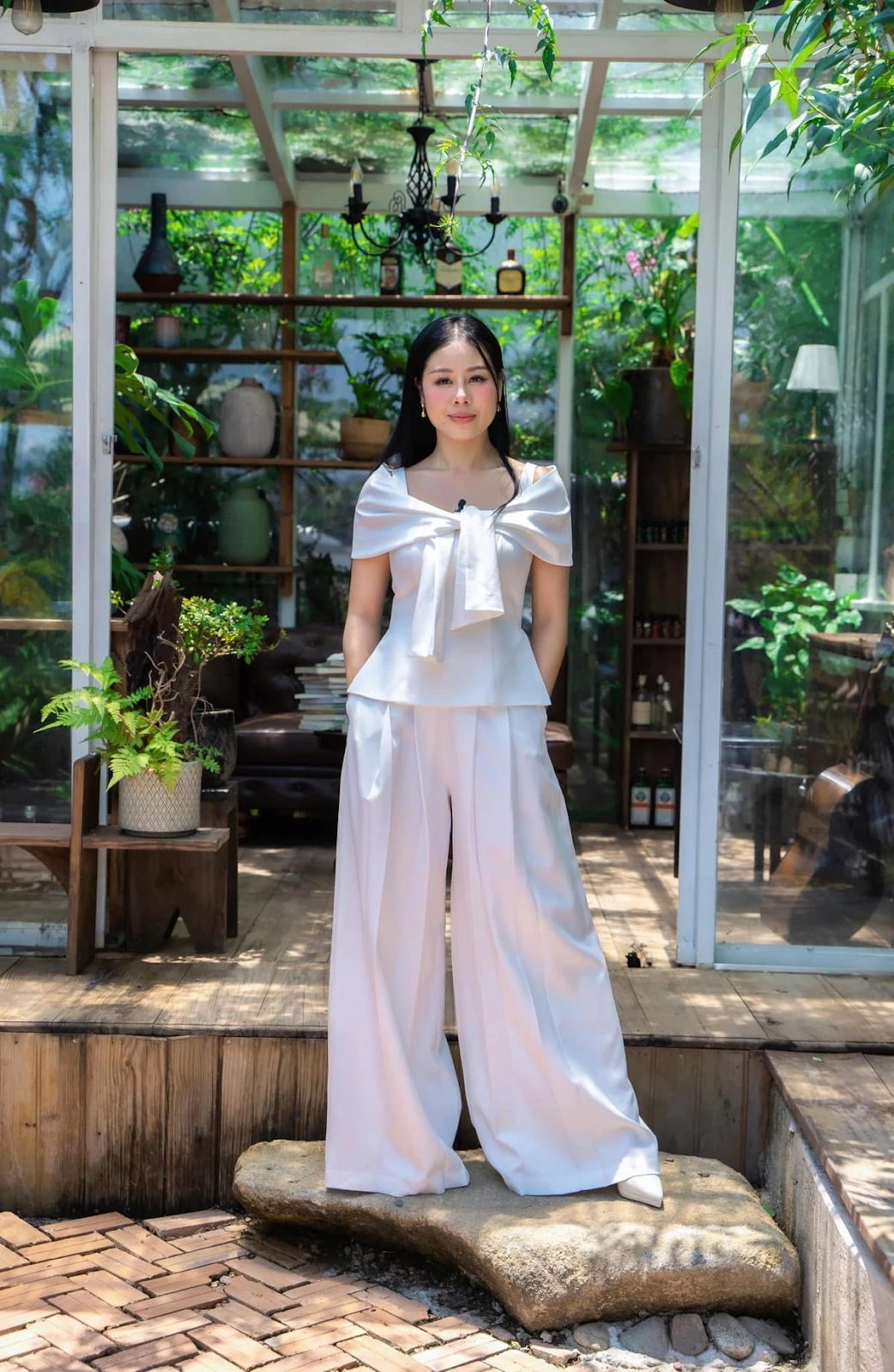 Nam Thư mê khoe dáng phồn thực, chuộng style kiệm vải, U40 dao kéo 1 bộ phận - Hình 1