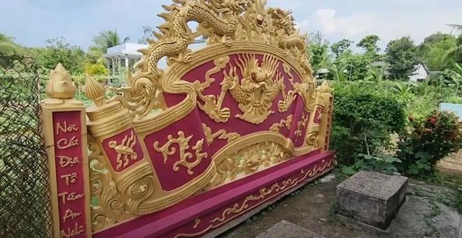 Đại gia miền Tây chi gần 2 tỷ tự xây mộ khủng cho 2 vợ chồng dù đang khỏe mạnh - Hình 1