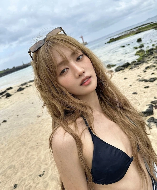 Bạn thân Lisa thả dáng với bikini nhưng lại khiến dân tình lo lắng 1 điều - Hình 5