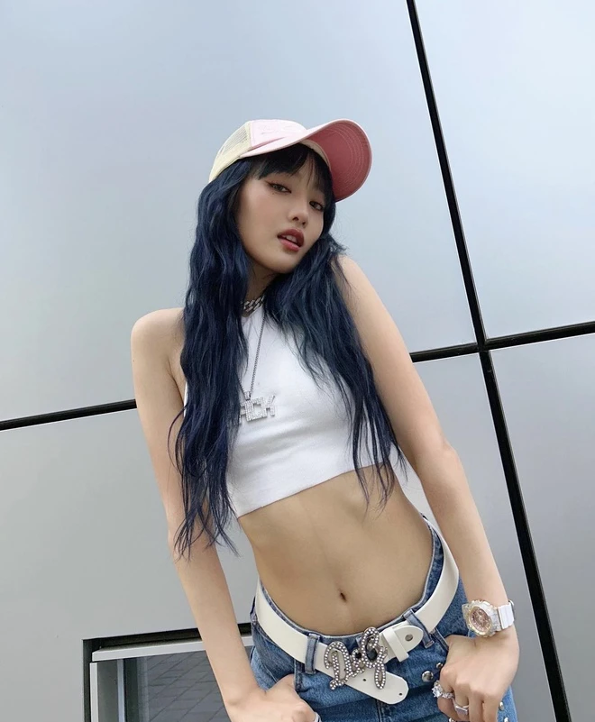 Bạn thân Lisa thả dáng với bikini nhưng lại khiến dân tình lo lắng 1 điều - Hình 10