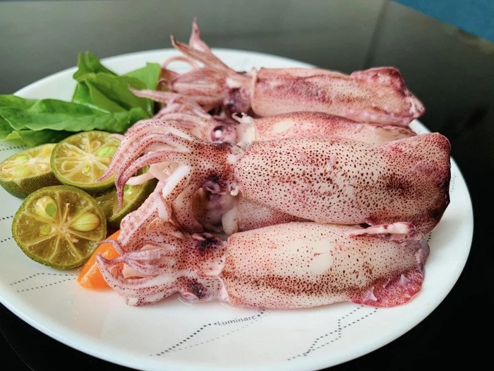 Chỉ cần nắm rõ 8 mẹo này đảm bảo mực luộc giòn ngọt, căng mọng, không tanh - Hình 3