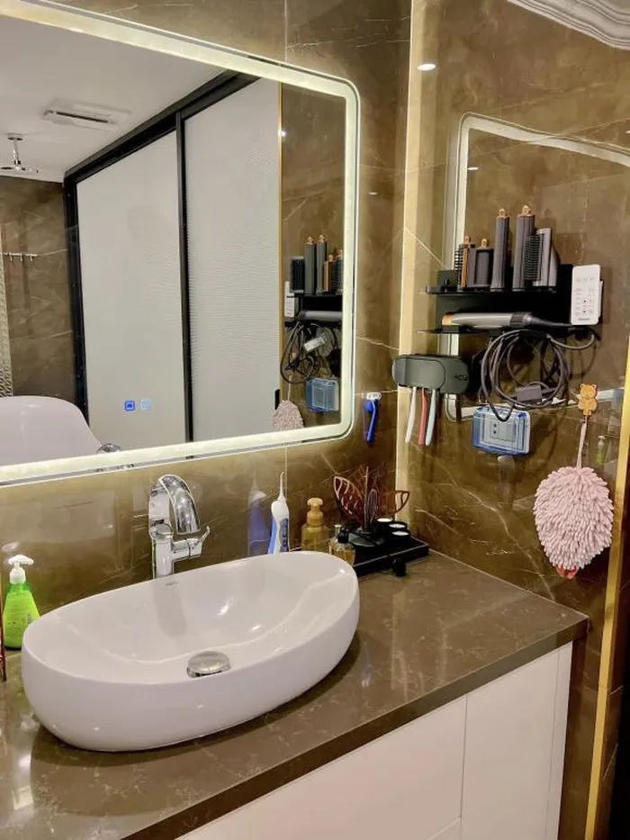 Diva Hồng Nhung khoe cách giấu ổ điện trong penthouse 450m2, gợi nhớ cách giấu đồ trong nhà tài tình của một MC VTV - Hình 23