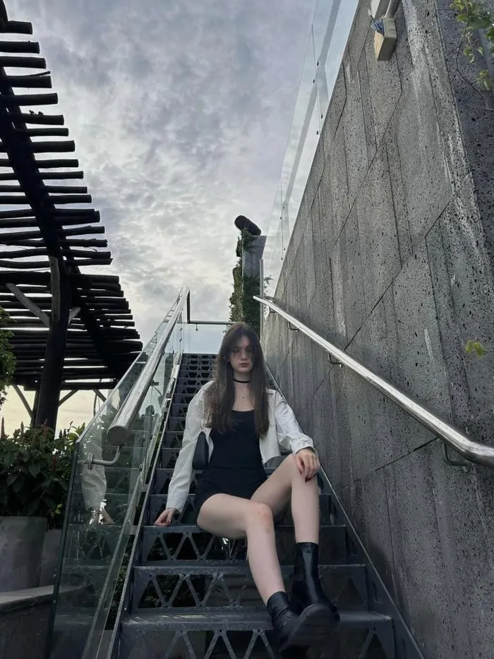 Em gái 17 tuổi của thủ môn Lâm Tây tạo hình thiên nga trắng trước lễ cưới Văn Lâm và Yến Xuân - Hình 6
