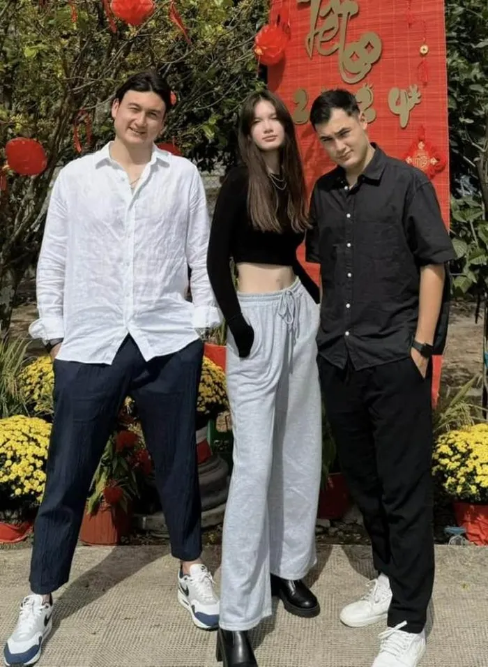 Em gái 17 tuổi của thủ môn Lâm Tây tạo hình thiên nga trắng trước lễ cưới Văn Lâm và Yến Xuân - Hình 7