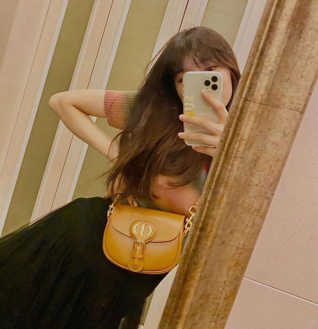 Loạt túi hiệu nghìn đô của mối tình đầu quốc dân Suzy - Hình 5