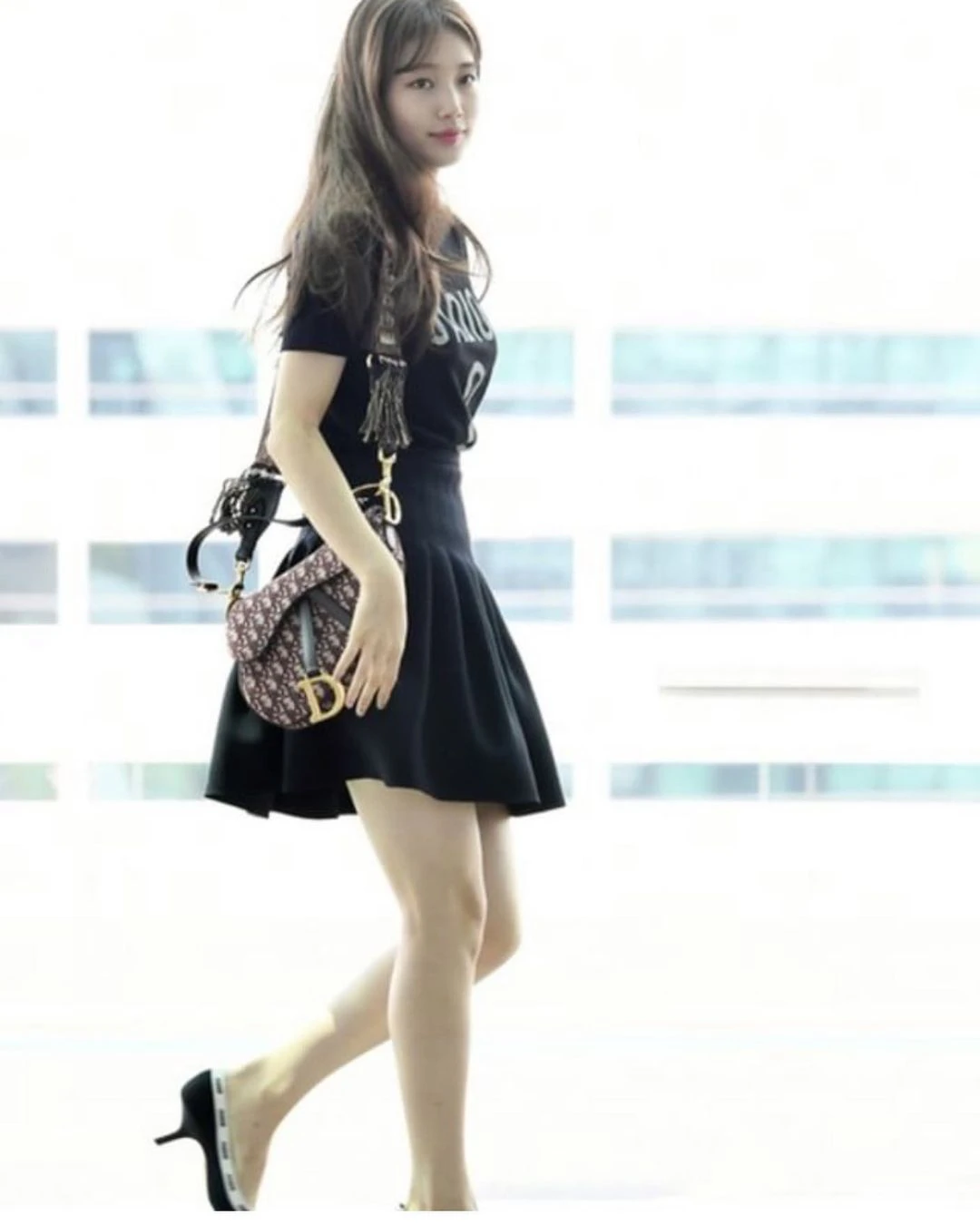Loạt túi hiệu nghìn đô của mối tình đầu quốc dân Suzy - Hình 6