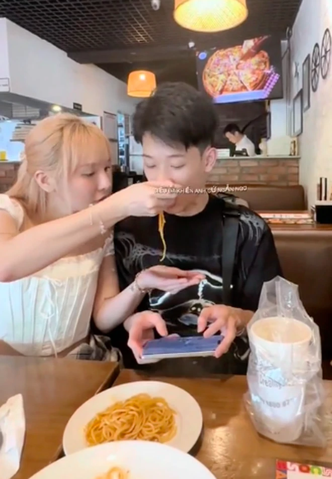 Ngân Sát Thủ công khai tình mới kém 9 tuổi - Hình 2