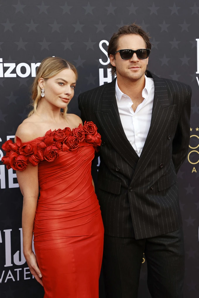 Margot Robbie diện trang phục hở eo, để lộ chi tiết đặc biệt trên cơ thể - Hình 2