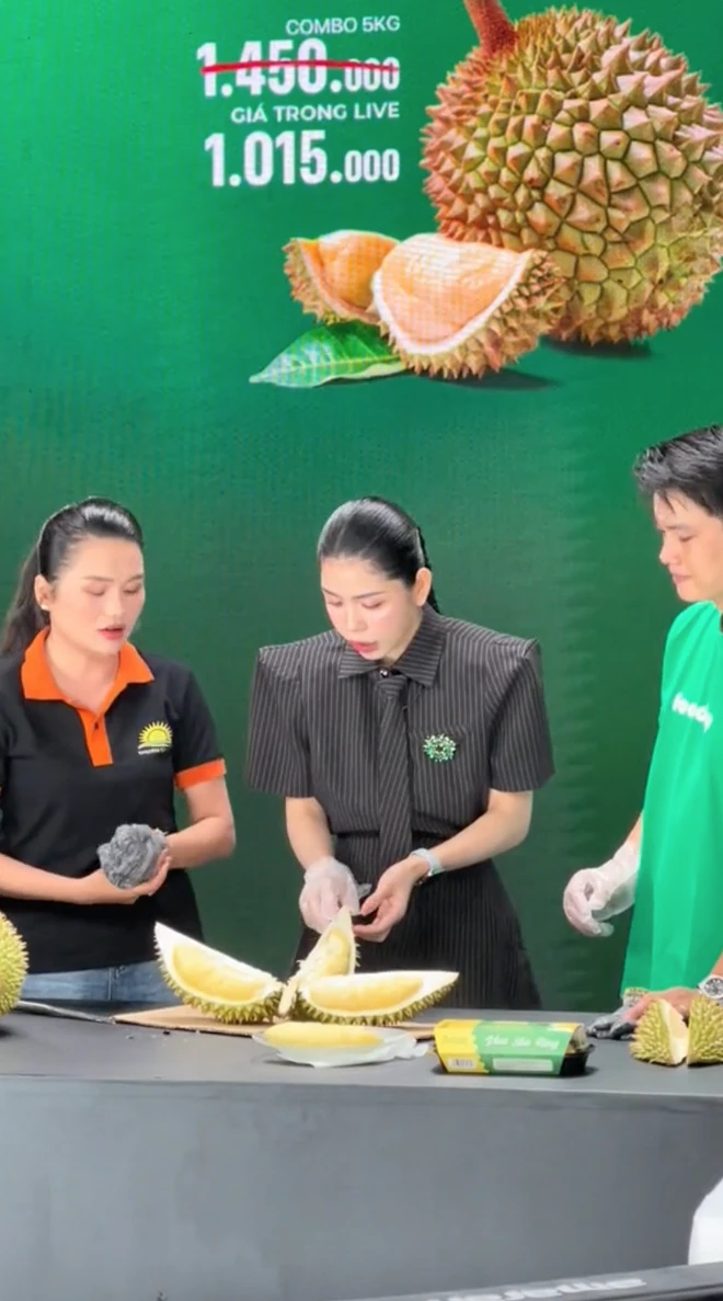 Quang Linh bị chị bán sầu riêng đùa kém duyên, Hằng Du Mục còn sượng trân - Hình 3