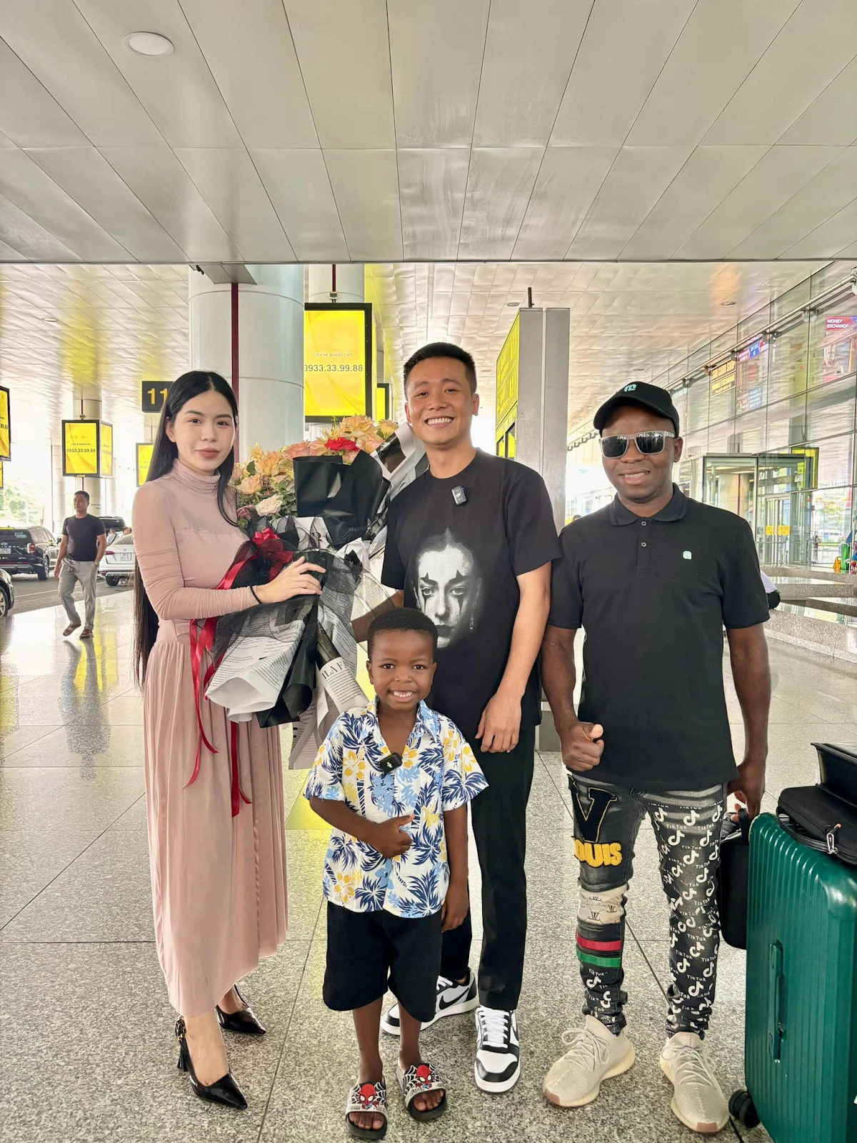 Quang Linh bị chị bán sầu riêng đùa kém duyên, Hằng Du Mục còn sượng trân - Hình 6