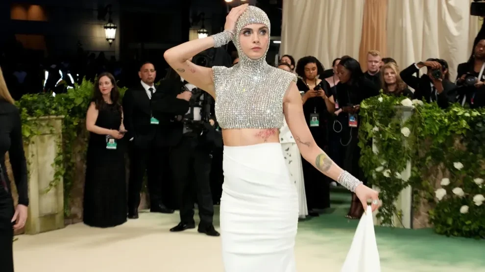 Cara Delevingne tự khui quá khứ bê bết, netizen bày tỏ xót thương - Hình 3