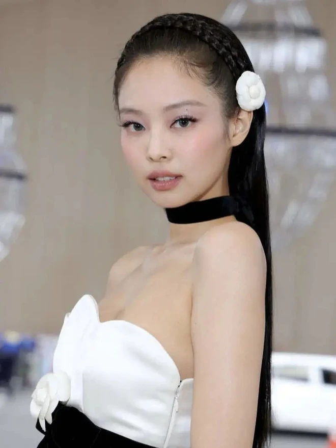 Jennie hút thuốc phì phèo, liền bị yêu cầu điều tra, hé lộ mức phạt gây choáng - Hình 2