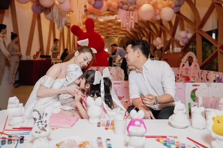 Nhã Phương để lộ mặt quý tử, đốn tim fan bằng chi tiết cực đáng yêu - Hình 2