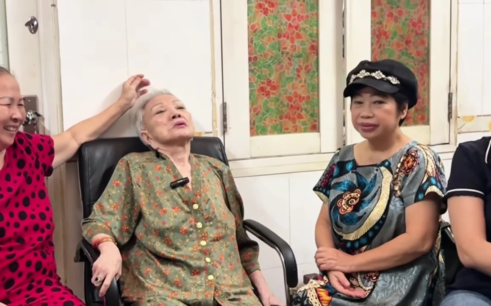 NS Hồng Nga tuổi xế chiều yếu dần, xem tuồng rồi làm 1 việc đau xé lòng? - Hình 1