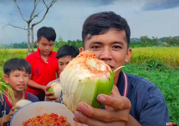Sang Vlog YouTuber nghèo nhất bị bắt vì xơi 1 thứ không ngờ netizen ghét ra mặt? - Hình 4