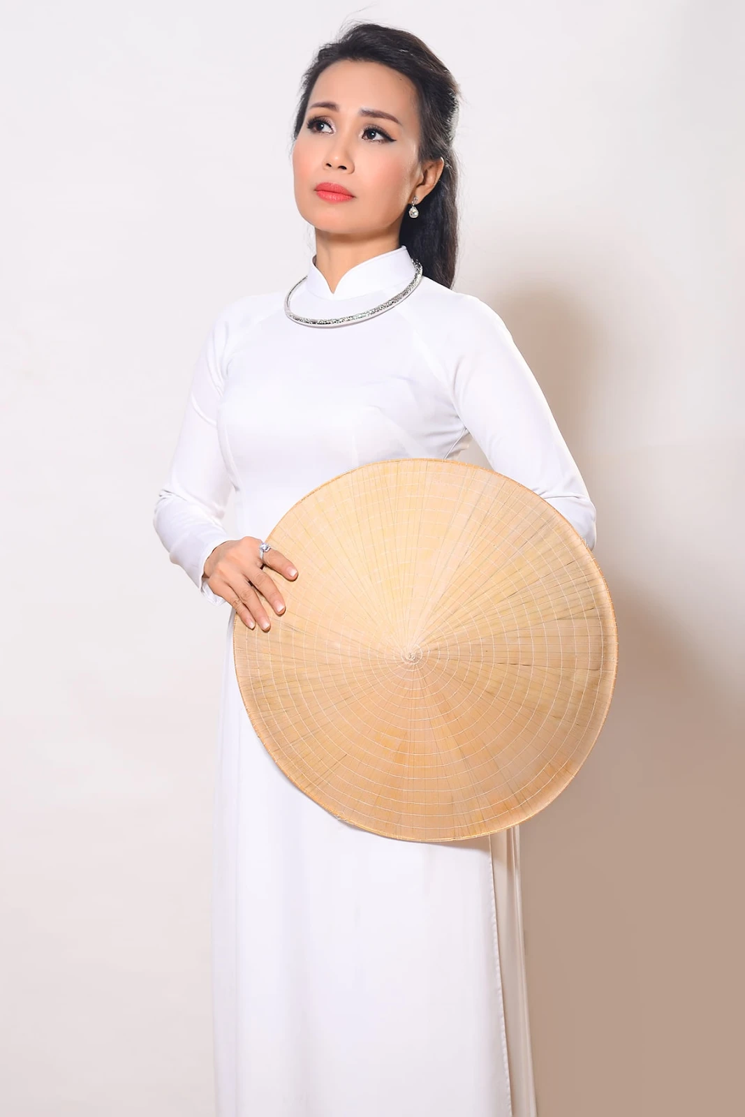 Cẩm Ly mất giọng do biến cố sức khoẻ, nay sống yên bình trong biệt thự 3 tầng - Hình 1