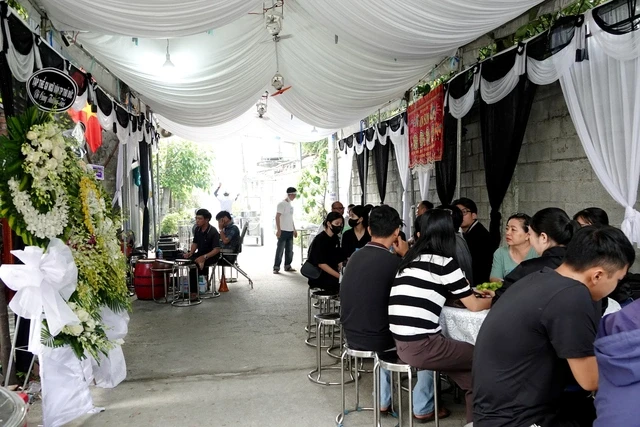 Lễ tang 2 mẹ con gặp nạn ở Bình Dương: Tang thương bao trùm, người thân đau đớn - Hình 6