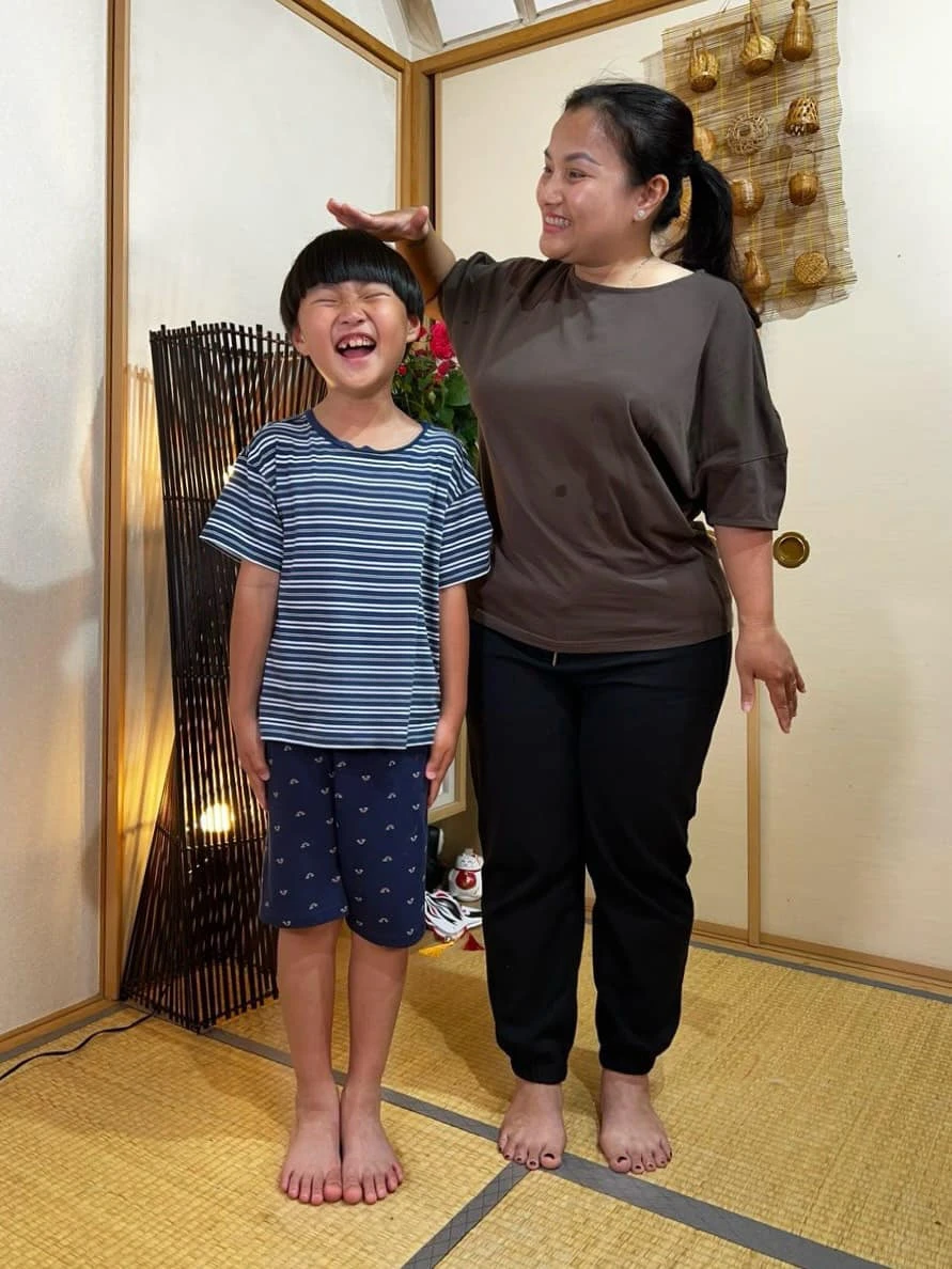 Cậu bé gây sốt với câu Sa chào cô chú đi con giờ như người khác, CĐM ngỡ ngàng - Hình 7