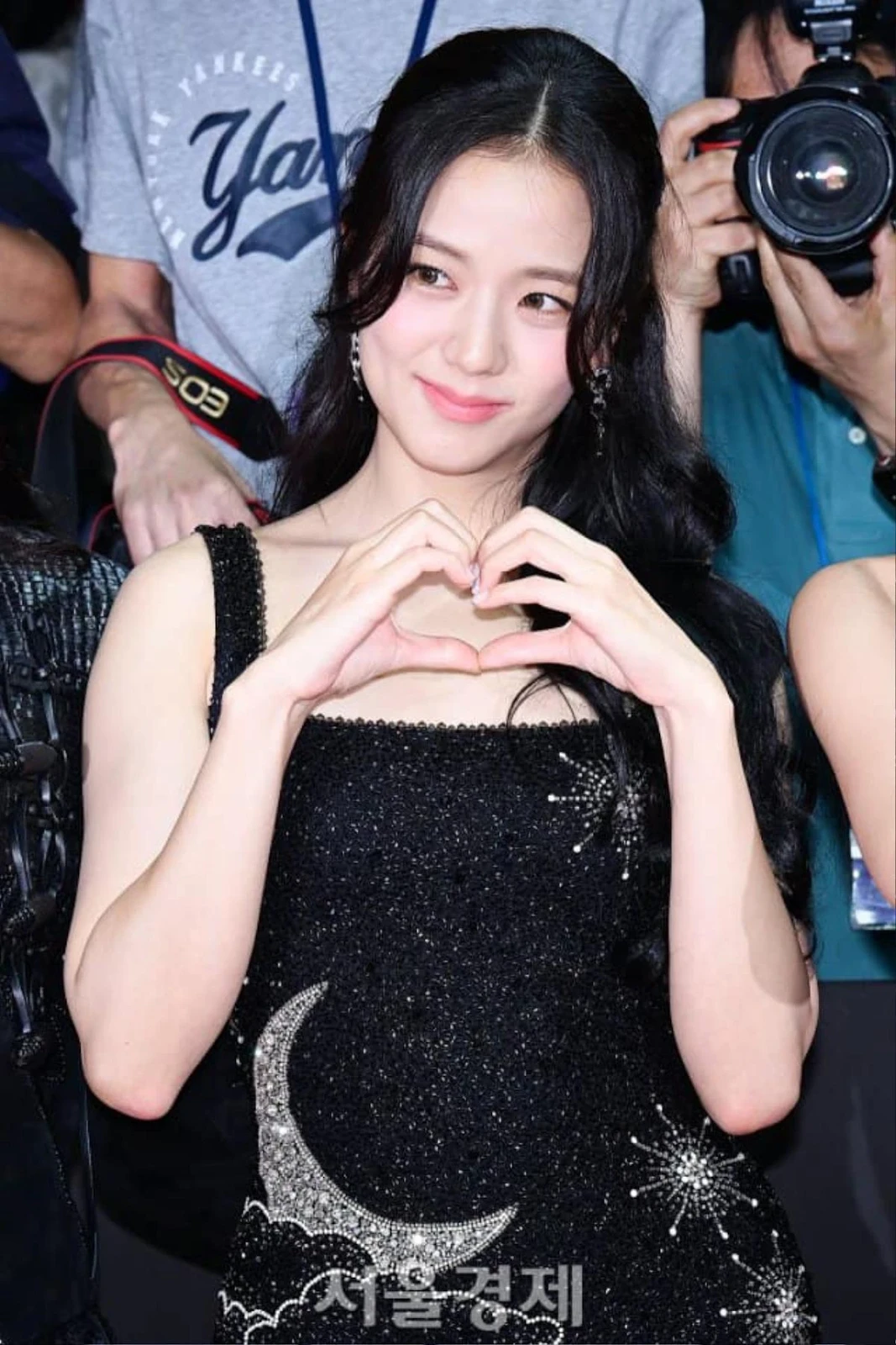 Jisoo hết giấu diếm, công khai người thương nhiều năm, danh tính gây bất ngờ - Hình 4
