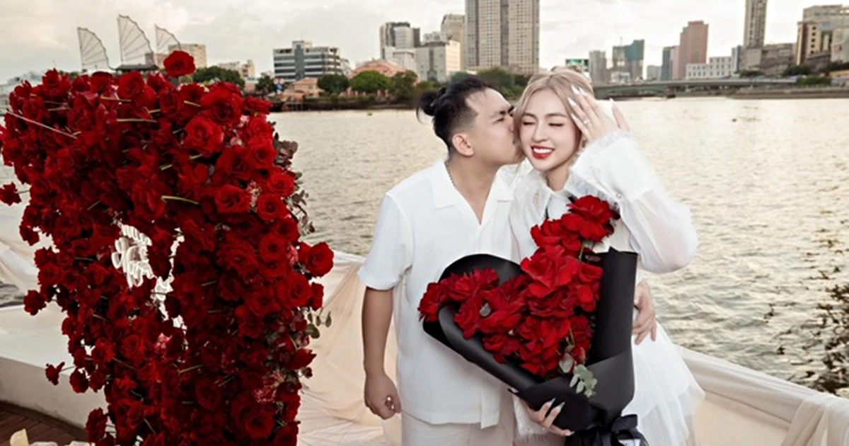 Hotgirl trứng rán Trần Thanh Tâm nhận lời cầu hôn từ bạn trai CEO ở du thuyền - Hình 7