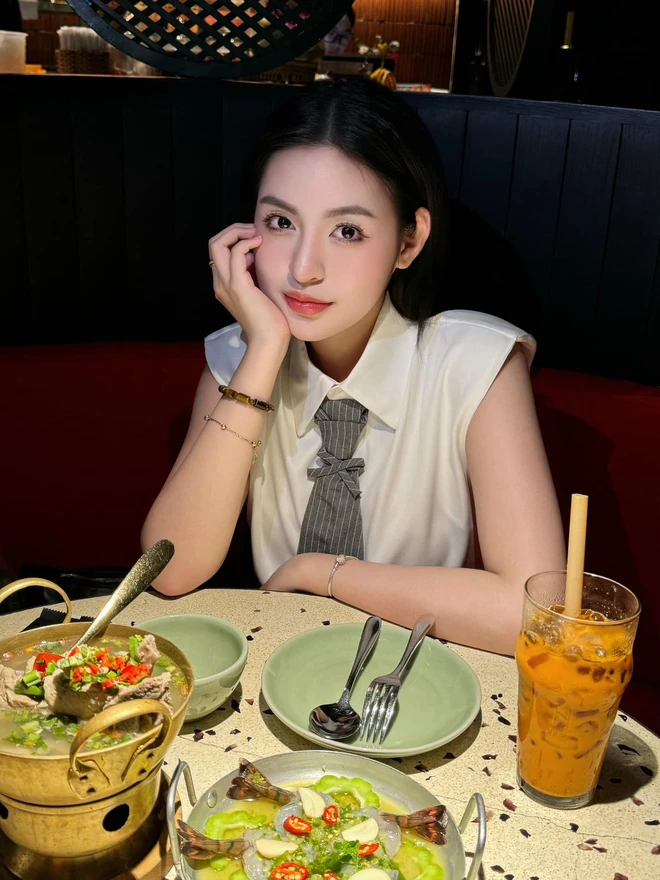 Hotgirl trứng rán Trần Thanh Tâm nhận lời cầu hôn từ bạn trai CEO ở du thuyền - Hình 5