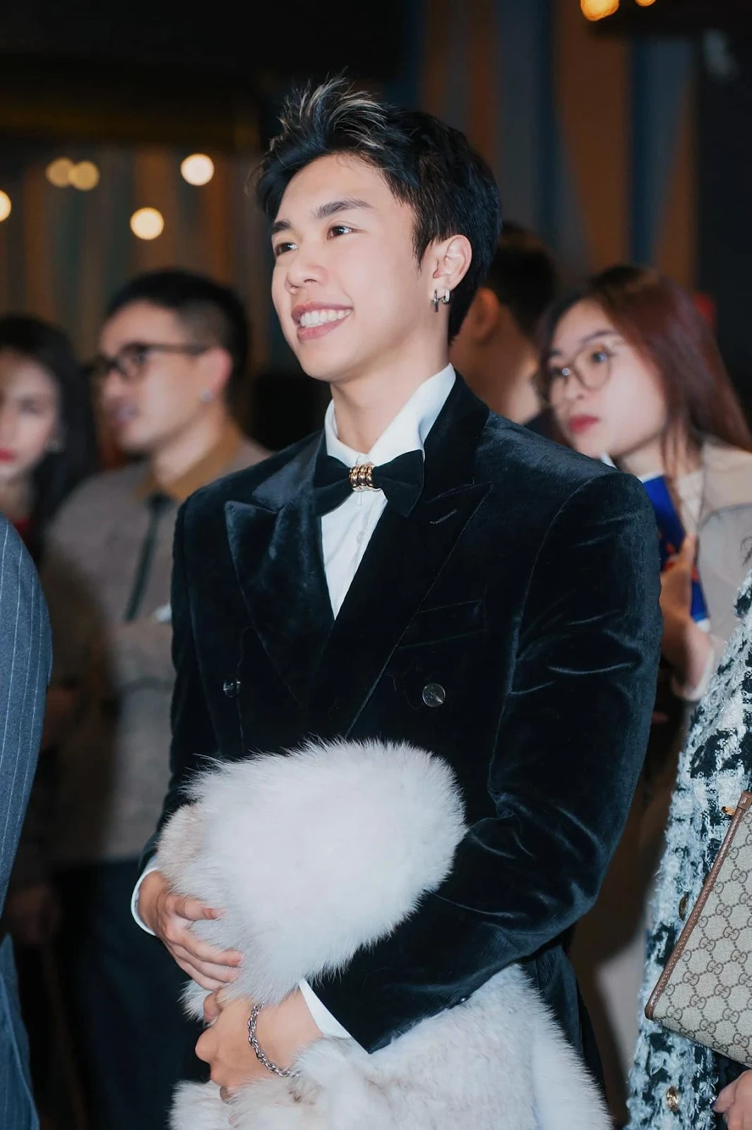 Chải Long Vũ lộ gu ăn mặc tựa fashionista, làm điều này với Pu hút triệu view - Hình 6