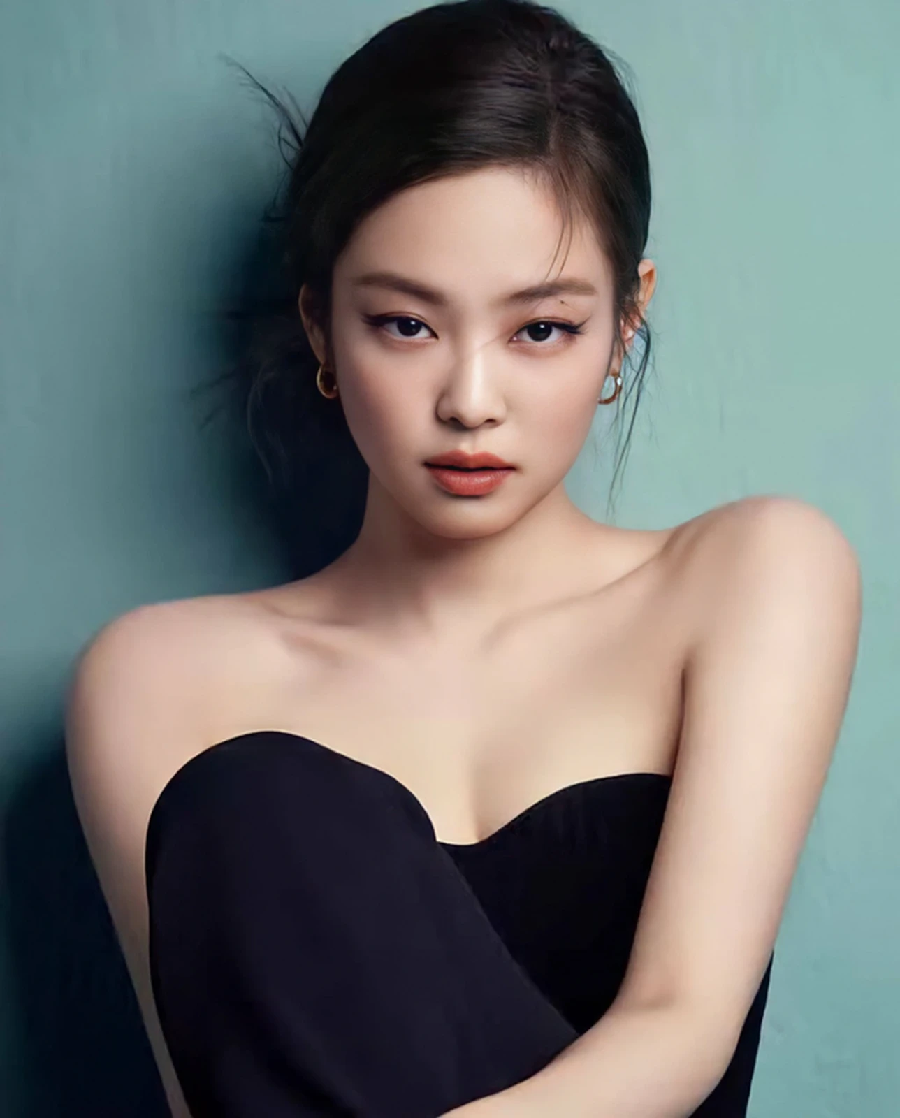 Jennie (Blackpink) hạ mình nịnh nhân viên sau vụ hút thuốc, fan vẫn quay lưng? - Hình 8