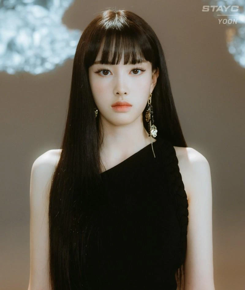 Yoon (STAYC): Đỉnh cao nhan sắc, idol 2k4 giống Lisa, oanh tạc vạn người mê - Hình 2