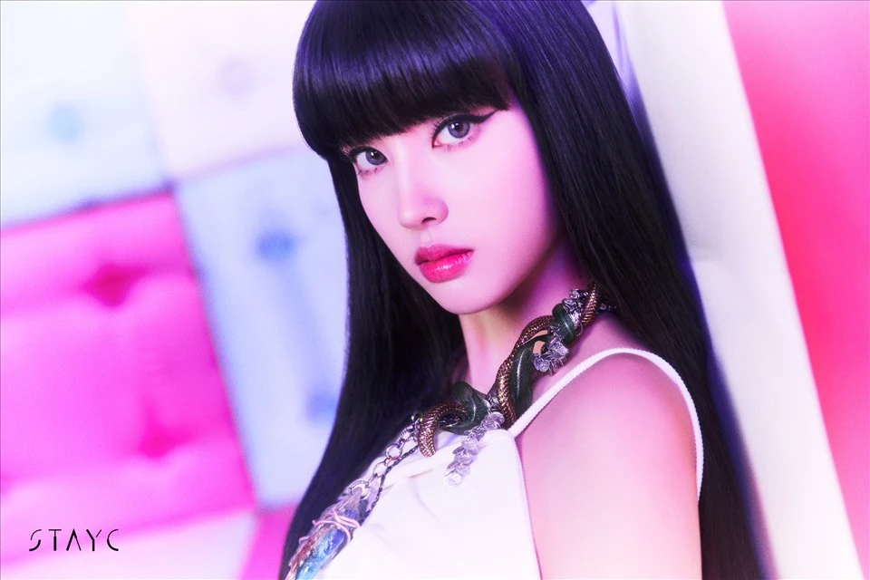 Yoon (STAYC): Đỉnh cao nhan sắc, idol 2k4 giống Lisa, oanh tạc vạn người mê - Hình 6