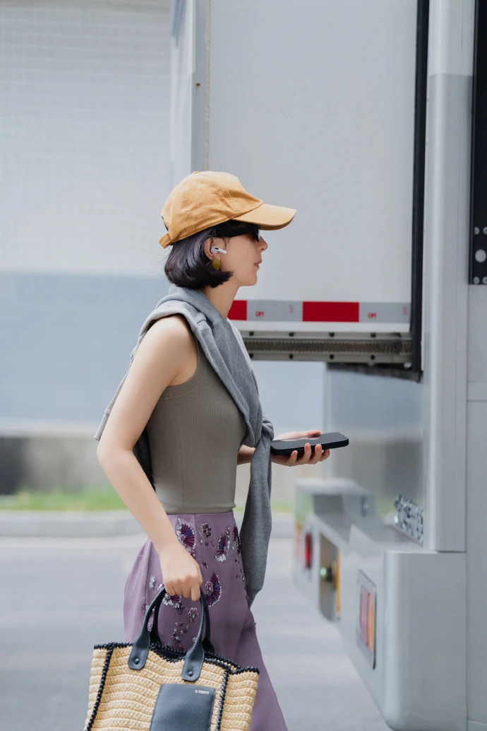 Triệu Lệ Dĩnh xuống tóc gây bão 1 phút nhận 70K tim, Lộ Tư cũng chào thua? - Hình 4