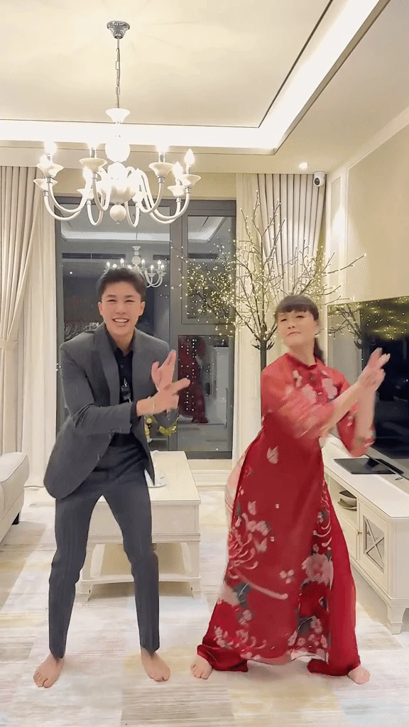 Chải Long Vũ làm mẹ mất hết mặt mũi, fan nữ vẫn chết mê vì 1 hành động - Hình 2
