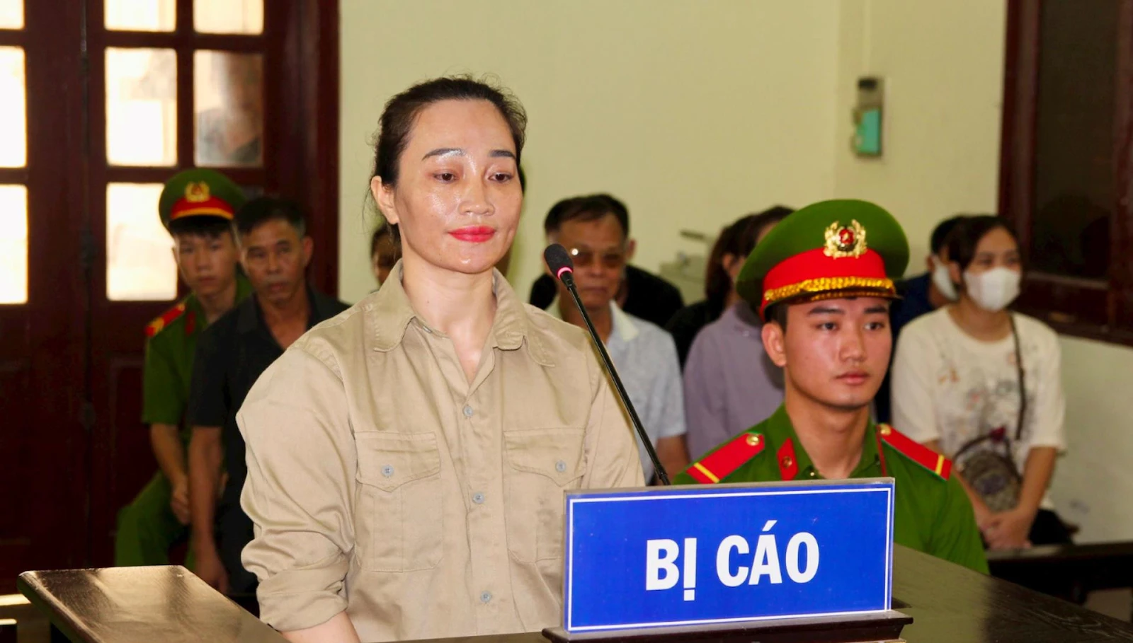 Cô đồng bổ cau đúng nhận, sai cãi liên tục kêu oan trước tòa, CĐM hết hồn - Hình 1