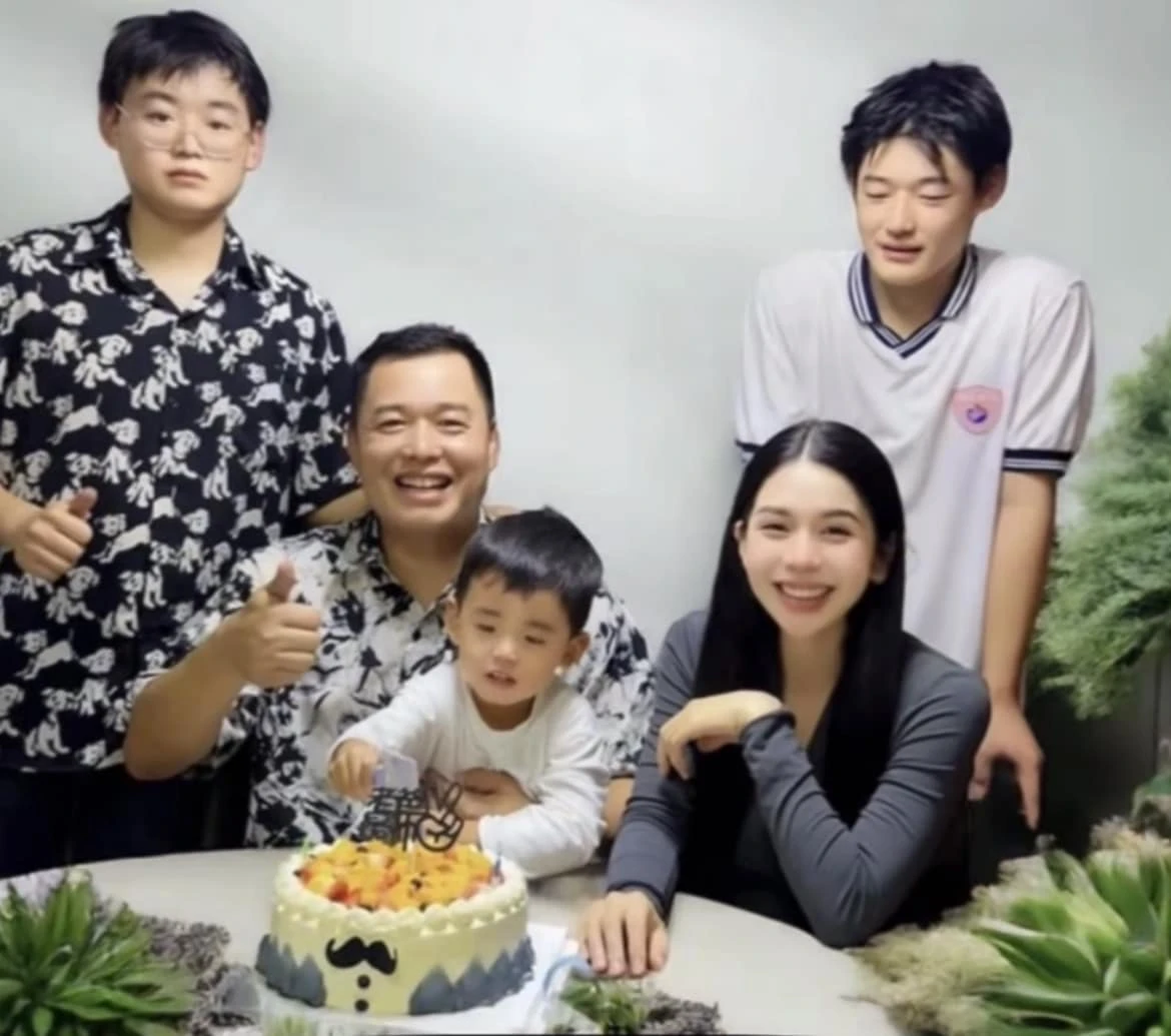 Hằng Du Mục khó đi thêm bước nữa, lý do liên quan đến 2 con riêng chồng cũ? - Hình 2