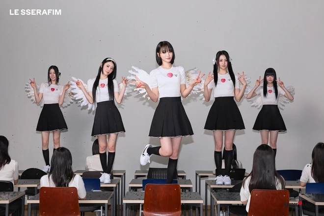 Rosalía: Nữ ca sĩ đoạt giải Grammy hợp tác Lisa, bị em gái BTS bắt chước - Hình 7