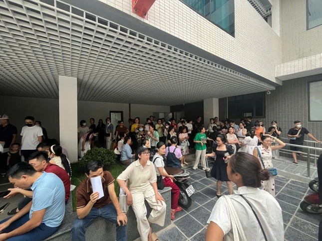 Vụ 500 PH quậy trường ở Hà Nội: học sinh đi xa 4-5km bất tiện, lật kèo phút 90 - Hình 1