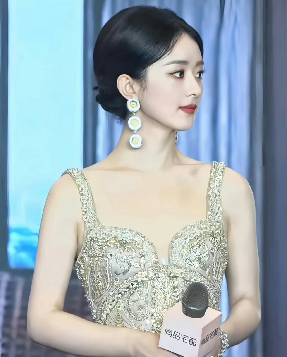 Triệu Lệ Dĩnh báo hỷ lớn với nam đạo diễn, fan ồ ạt chúc mừng vì chờ hơi lâu - Hình 5