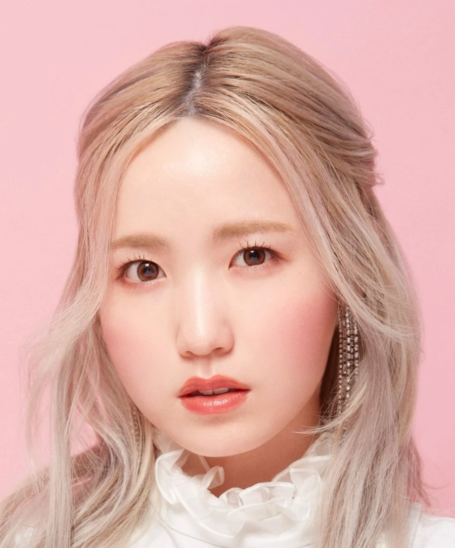 Hitomi cựu thành viên IZ*ONE diễn xuất thảm họa, nuôi mộng Jennie (BlackPink)? - Hình 2