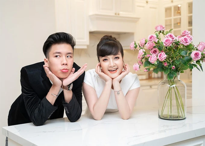 Chải Long Vũ lên livestream cùng mẹ Vân Dung, tuyển vợ điều kiện miễn hoàn trả - Hình 7