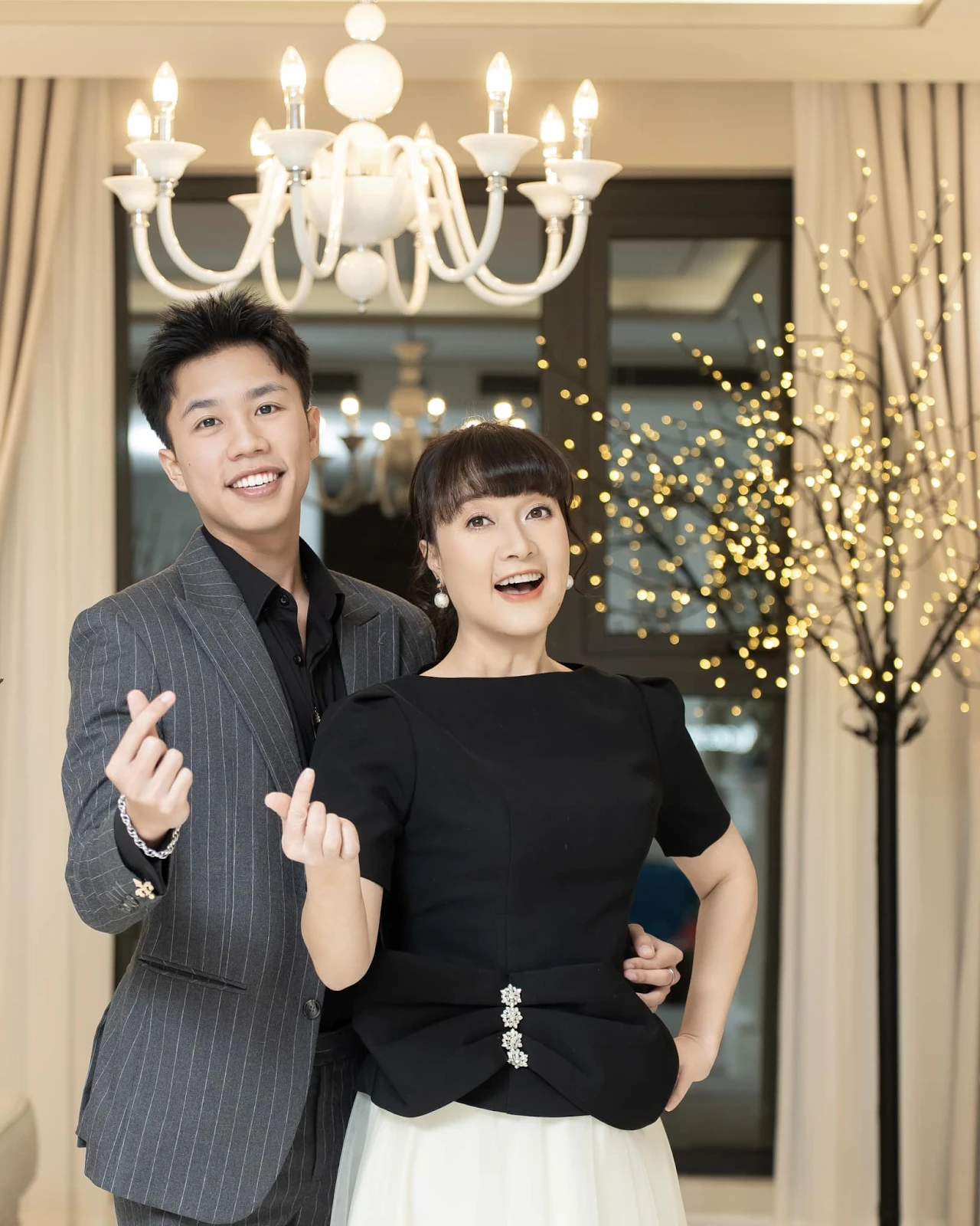Chải Long Vũ lên livestream cùng mẹ Vân Dung, tuyển vợ điều kiện miễn hoàn trả - Hình 4