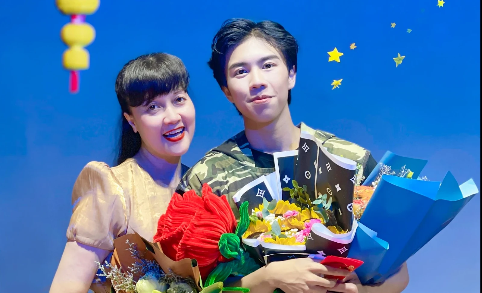 Chải Long Vũ lên livestream cùng mẹ Vân Dung, tuyển vợ điều kiện miễn hoàn trả - Hình 6