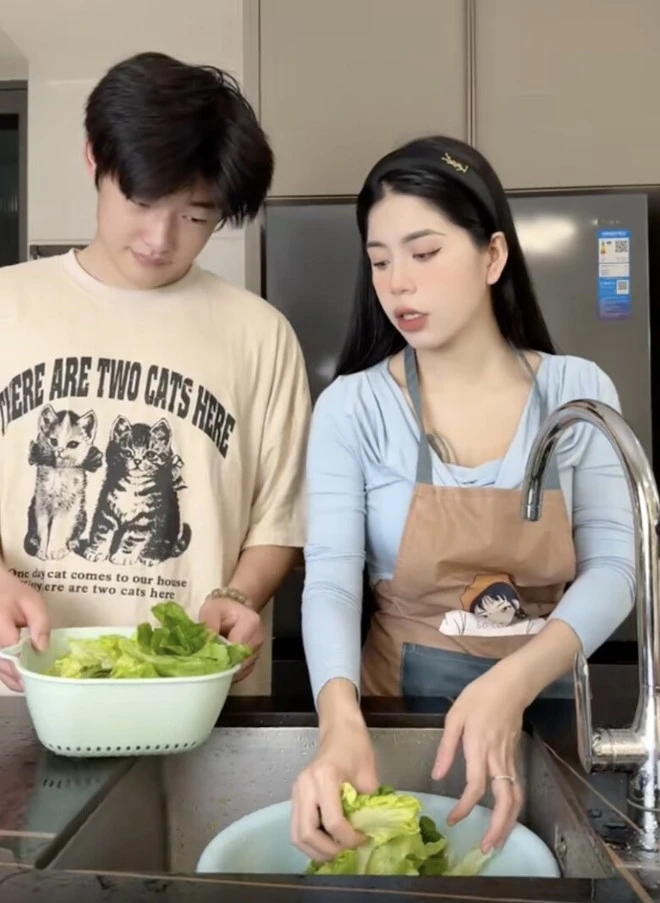 Hằng Du Mục về nước khoe clip kín, Dịch Dương bị CĐM chỉnh đốn vì 1 hành động - Hình 7