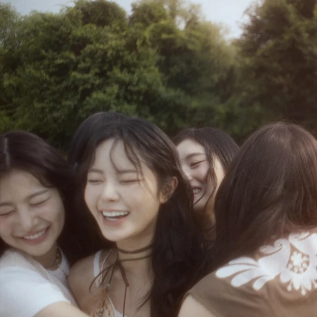 Athena: Em út mới ra mắt của Fifty Fifty, visual Jang Won Young lai Leeseo - Hình 3