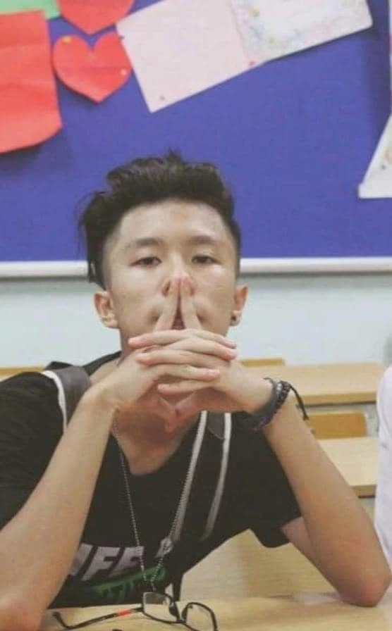 Chải từng đi đánh giày đổi đời thành thiếu gia, bị fan tung ảnh dìm thê thảm - Hình 7