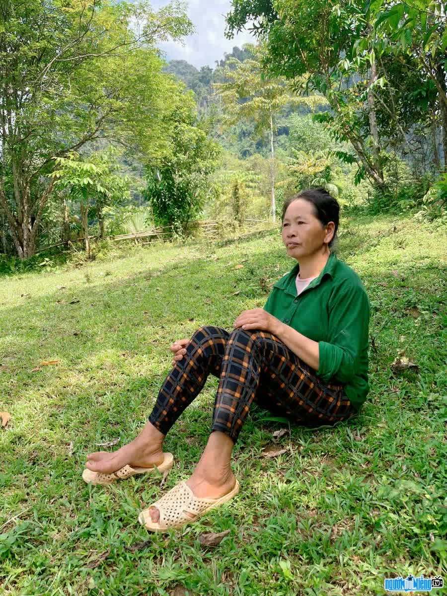 Bà Sểnh Vlog: Youtuber vừa qua đời do gặp nạn té suối, cõi mạng rúng động - Hình 7