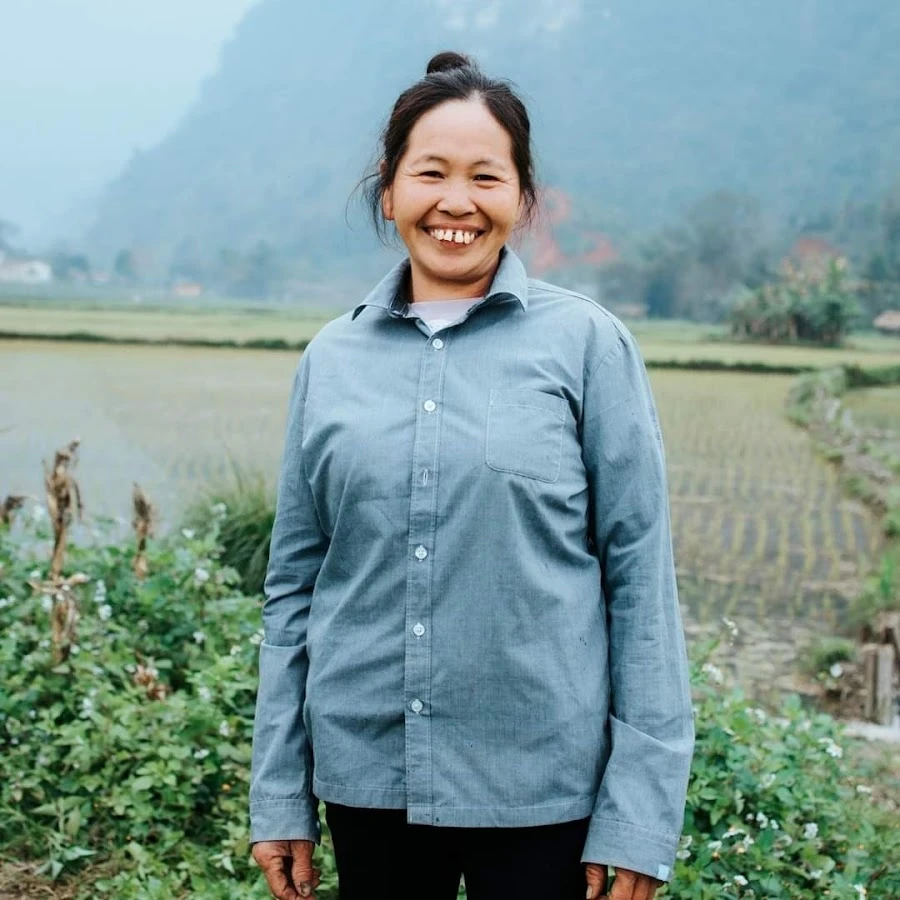 Bà Sểnh Vlog: Youtuber vừa qua đời do gặp nạn té suối, cõi mạng rúng động - Hình 2