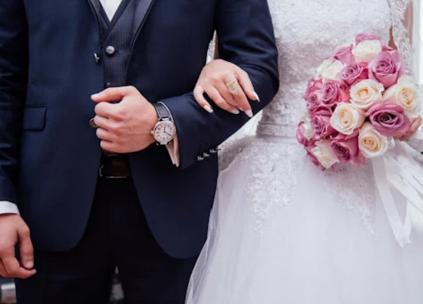Cô dâu Đắk Lắk lội bùn đến mức hư luôn váy cưới, chủ studio có màn xử lý bất ngờ - Hình 1