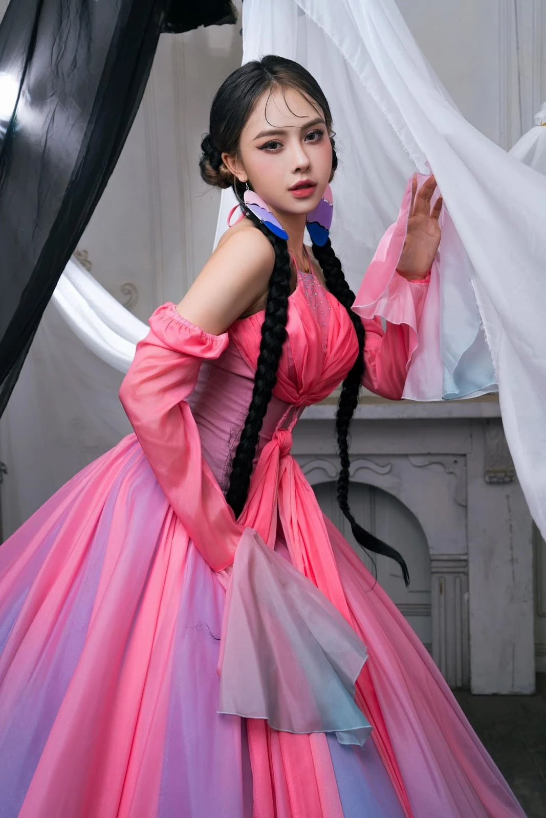 Hà Môi lộ rõ tâm cơ lấn sân showbiz, lộ diện chặt chém tại cuộc thi Hoa hậu - Hình 7