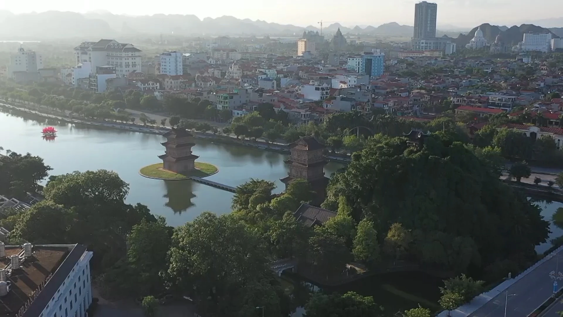 Chùa Bạc - Điểm du lịch tâm linh độc đáo ở thành phố Ninh Bình - Hình 1